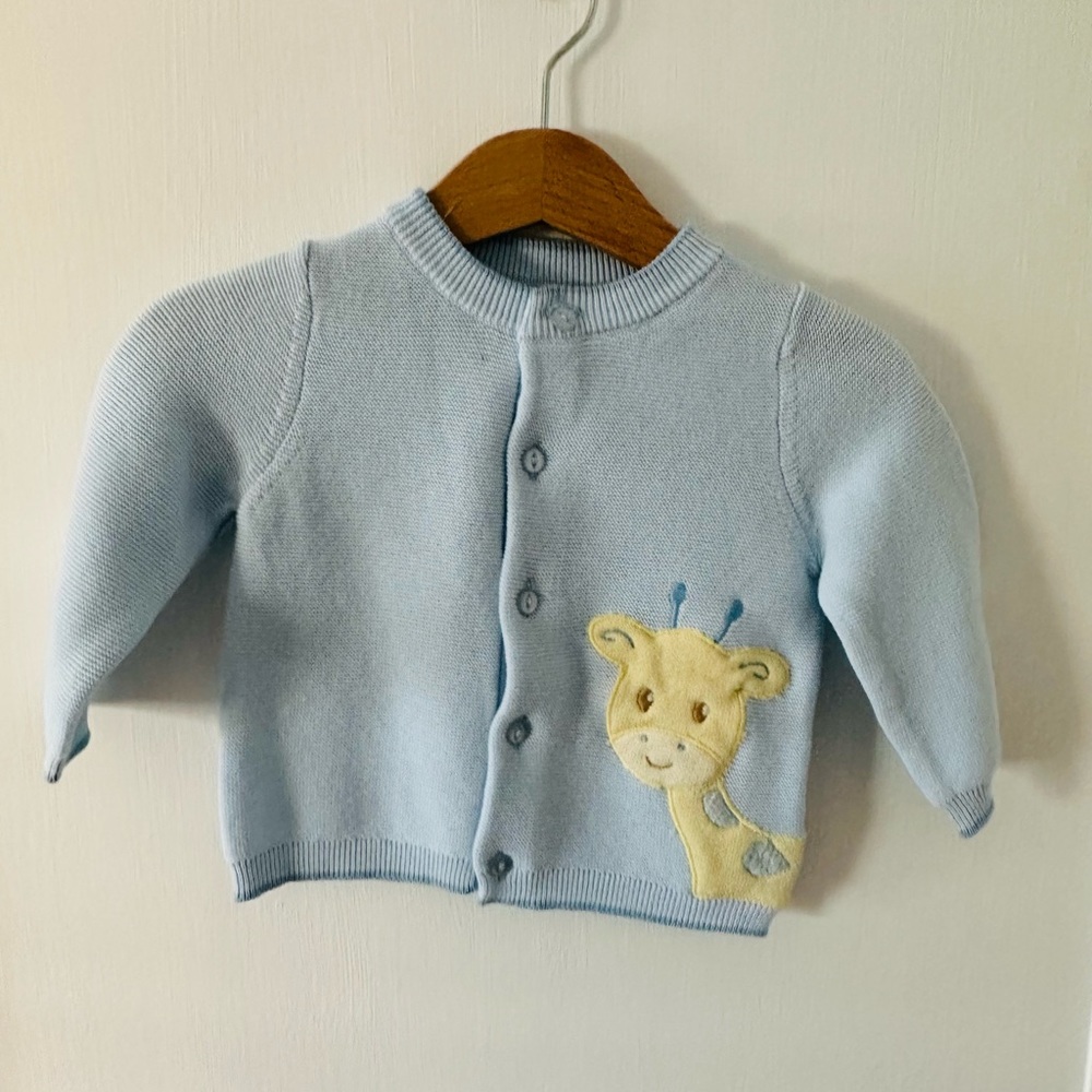 Infant boy cardigan with giraffe